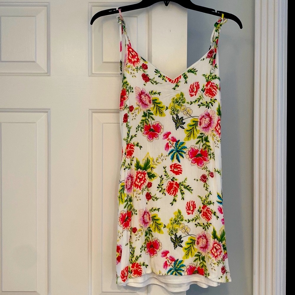 Boutique floral mini dress. Size small. Straps tie and are adjustable.